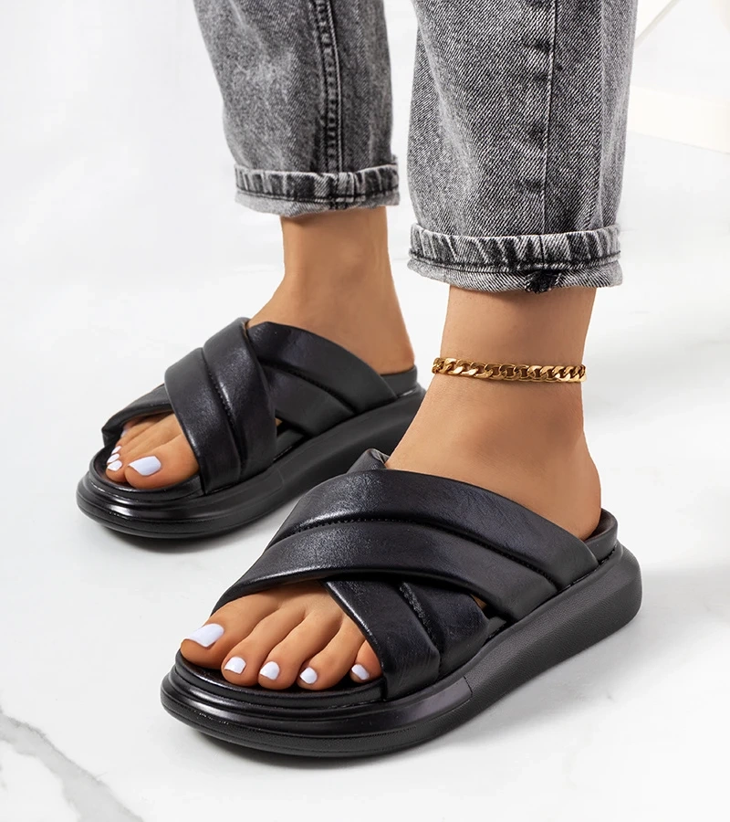 Czarne klapki na platformie Allport