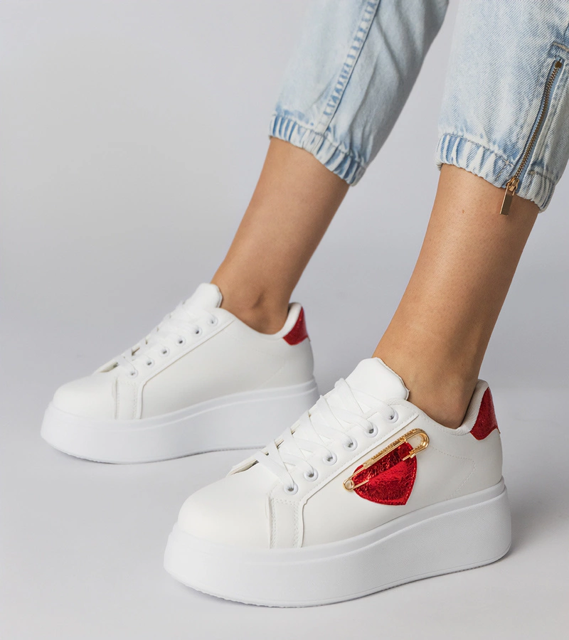 Białe sneakersy z czerwonym serduszkiem Lerisol