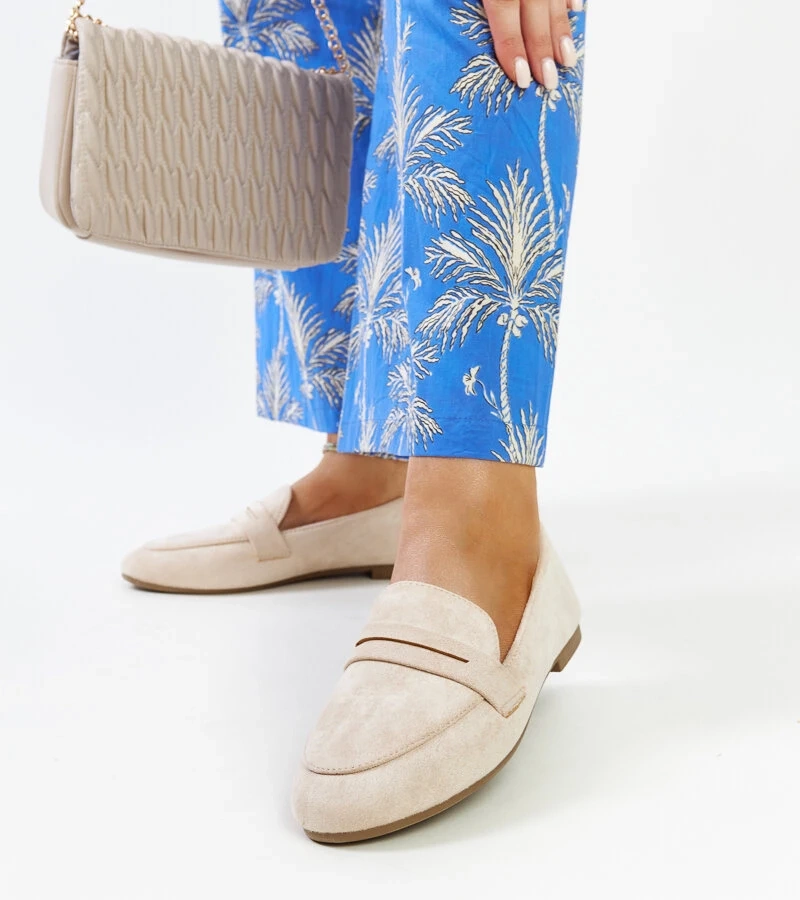 Jasnobeżowe mokasyny z eko-zamszu Hennie