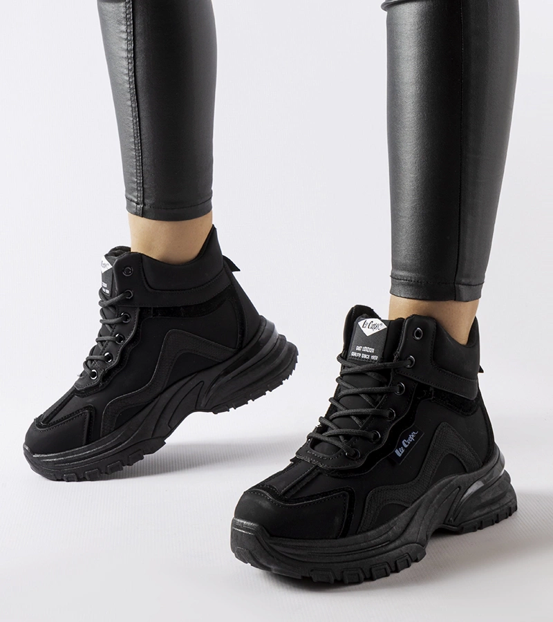 Czarne trapery Lee Cooper LCJ-23-44-1976L