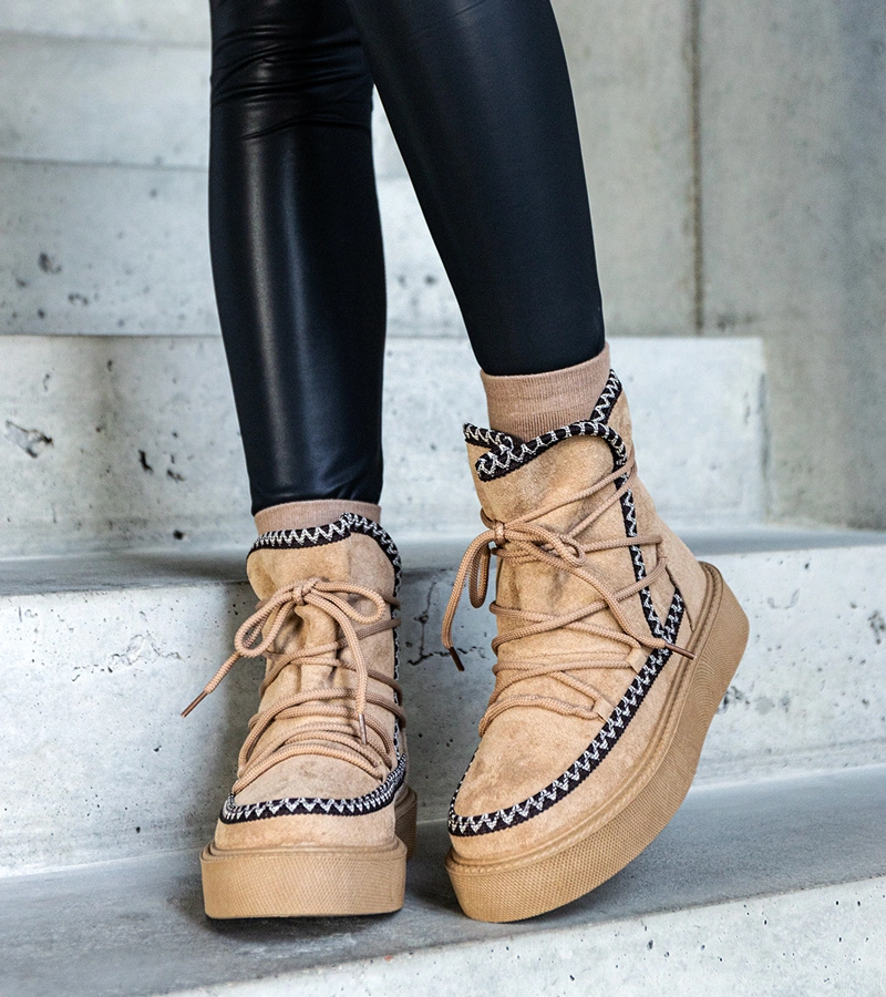 Beżowe śniegowce na platformie zdobione haftem Mckenzie