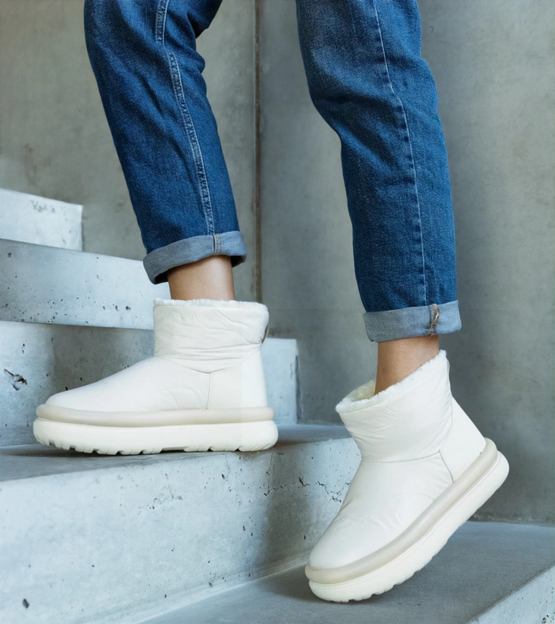 Beżowe ciepłe śniegowce na platformie Cores