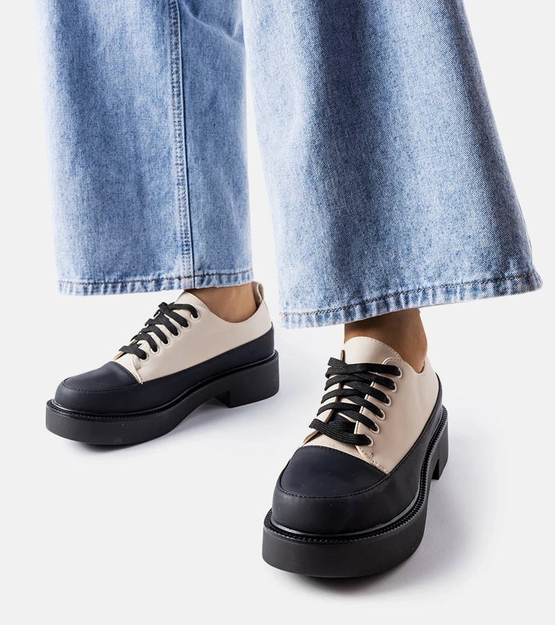 Beżowe półbuty na płaskim obcasie Merico