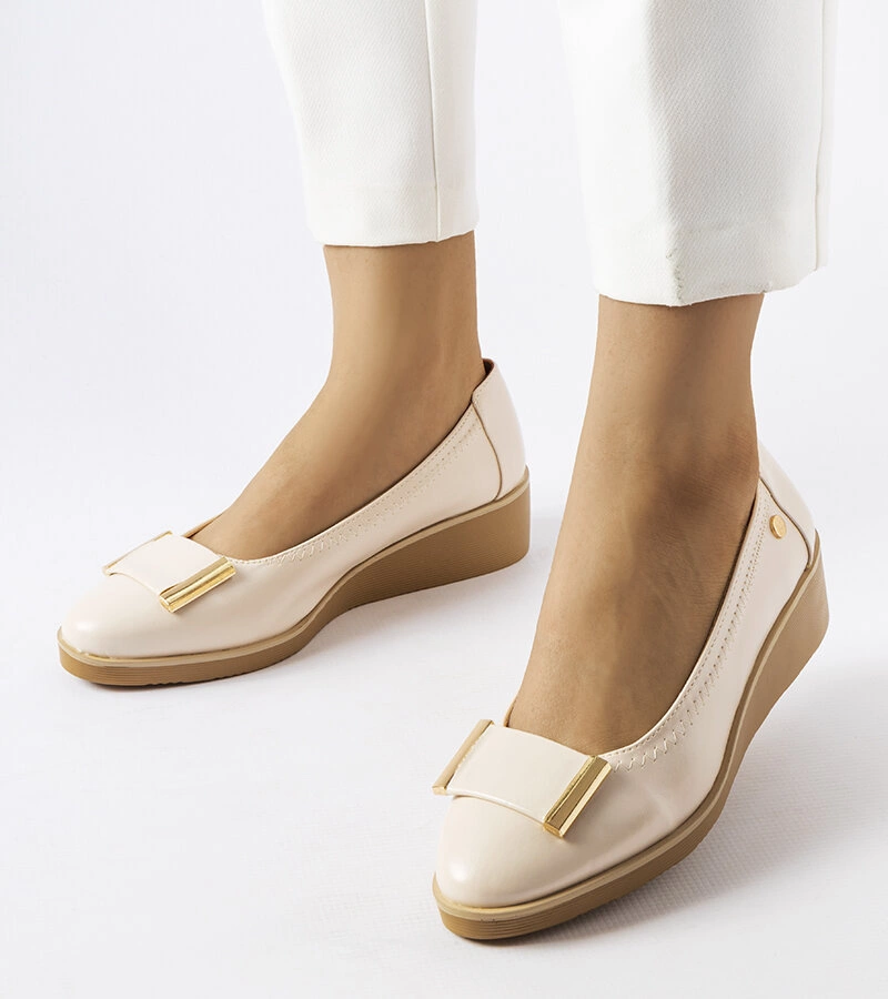 Beżowe balerinki ze skórzaną wkładką Kajla