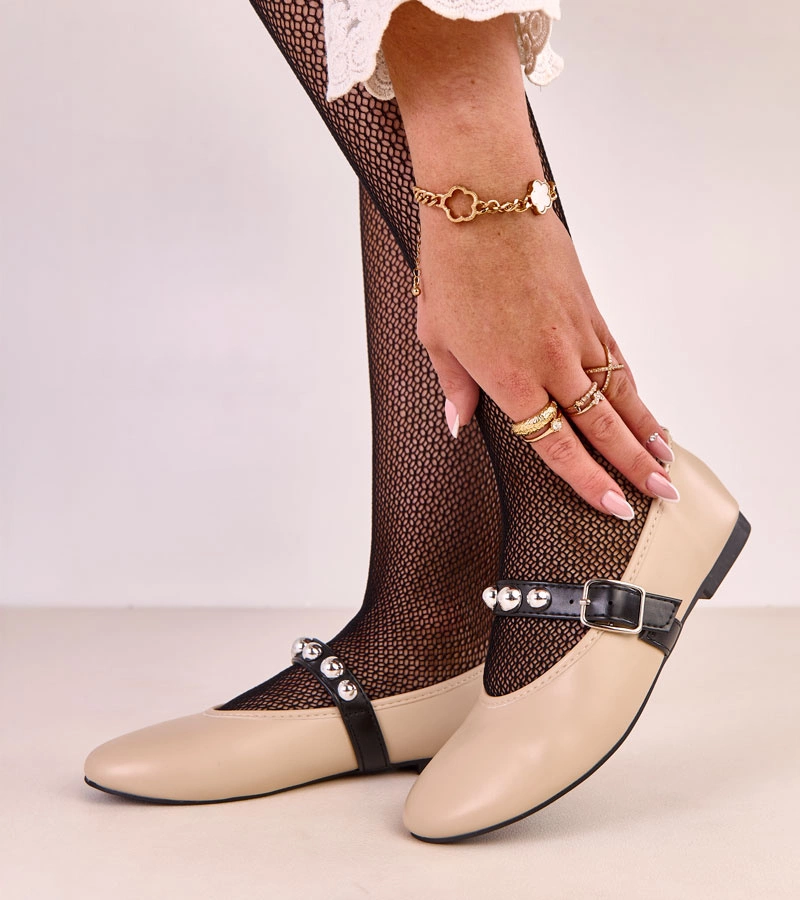 Beżowe baleriny ze zdobioną sprzączką Faira