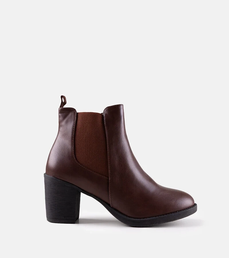 Brązowe botki na słupku Classy