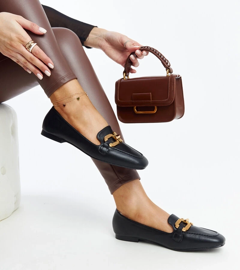 Czarne mokasyny damskie z klamerką Rousseau