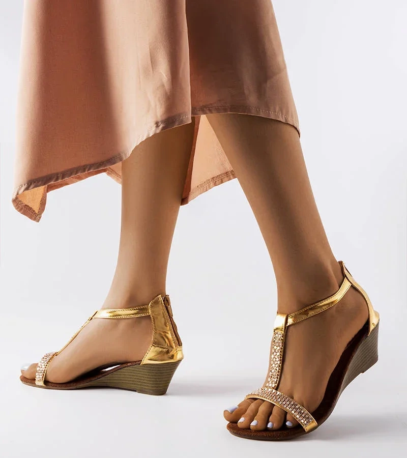 Złote sandały na koturnie Suaredda