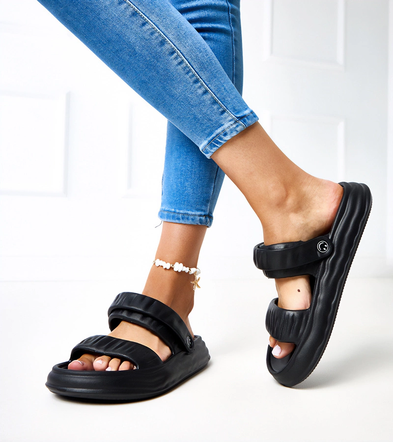 Czarne sandały piankowe z marszczeniem Coreia