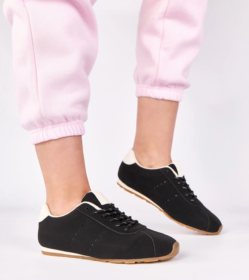 Czarne sneakersy z białym akcentem Birna