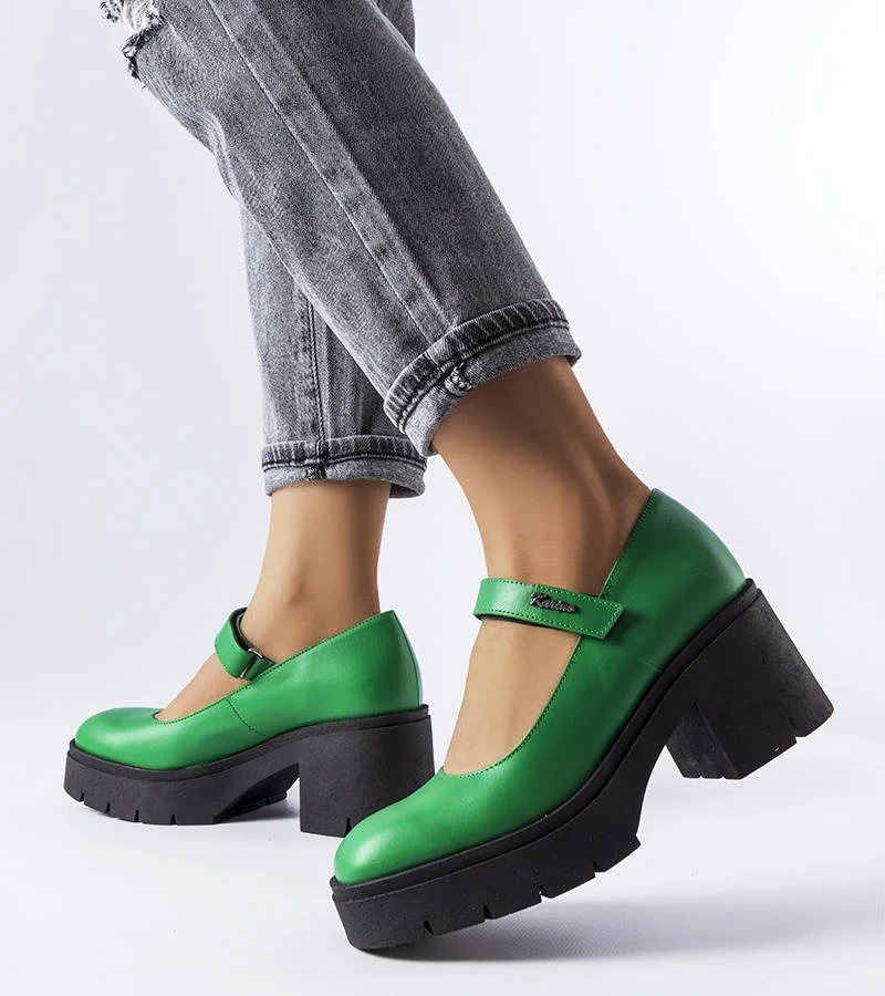 Zielone skórzane czółenka na słupku Karino