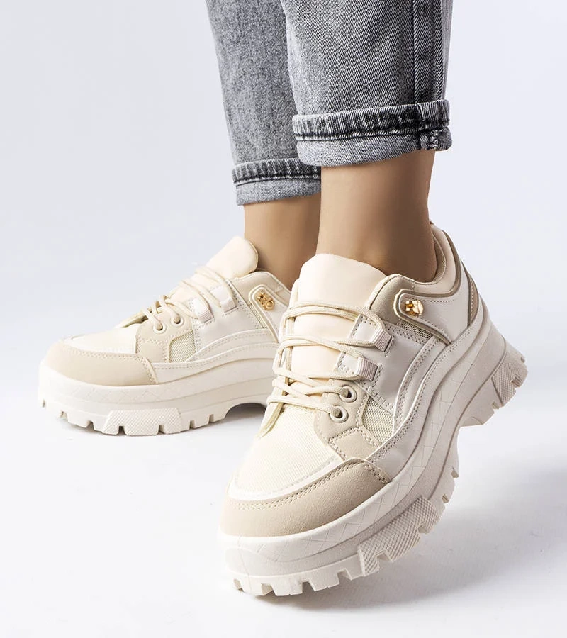 Beżowe półbuty na podeszwie z protektorem Via