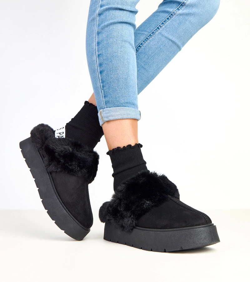 Czarne krótkie śniegowce ocieplane futerkiem z gumką Eija