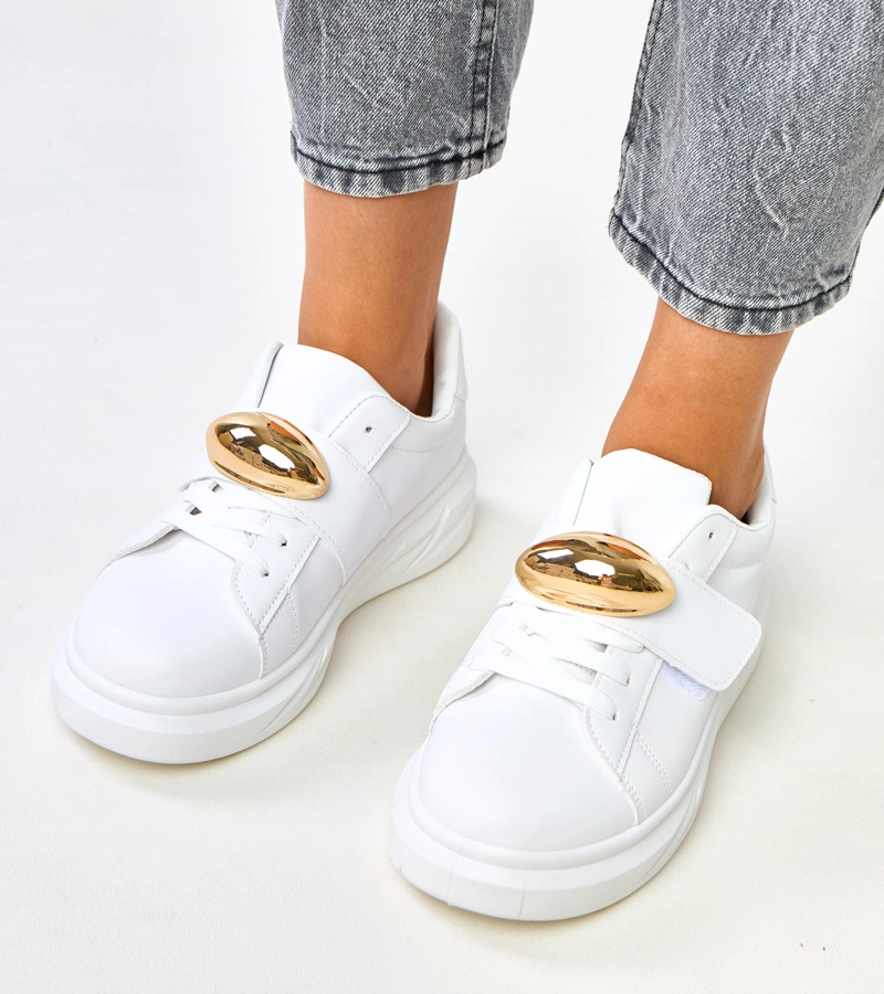 Białe sneakersy na platformie ze złotym akcentem Melania