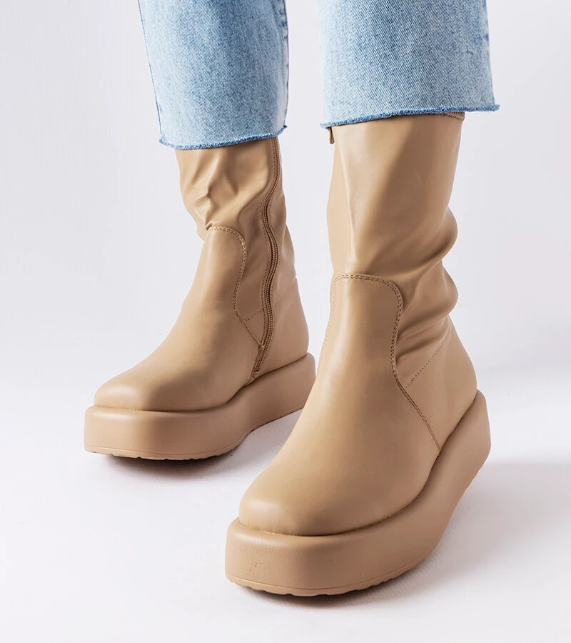 Beżowe botki na platformie Valpantena