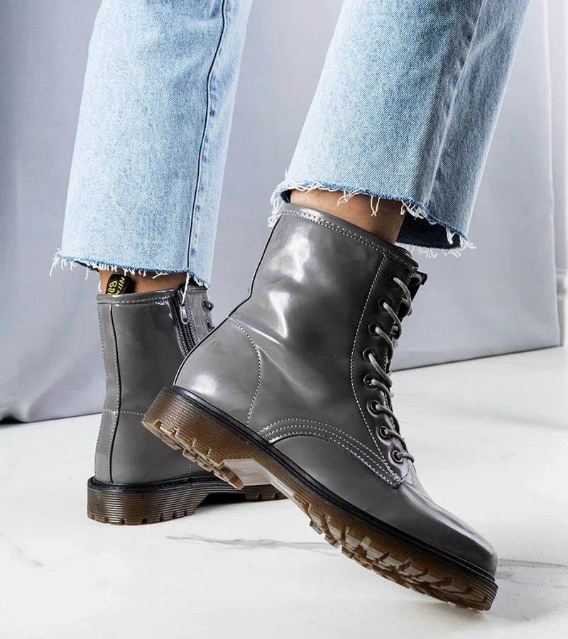 Szare lakierowane botki Rhys