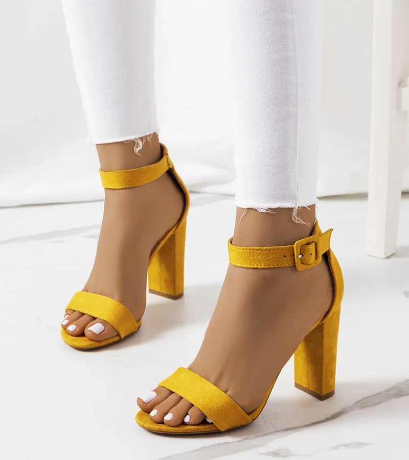 Żółte sandały na słupku Hopkins