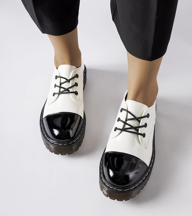 Biało-czarne lakierowane półbuty Cardin