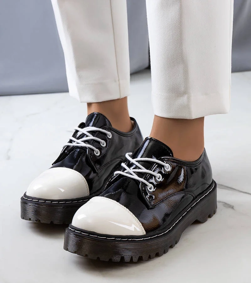 Czarne lakierowane półbuty Cardin