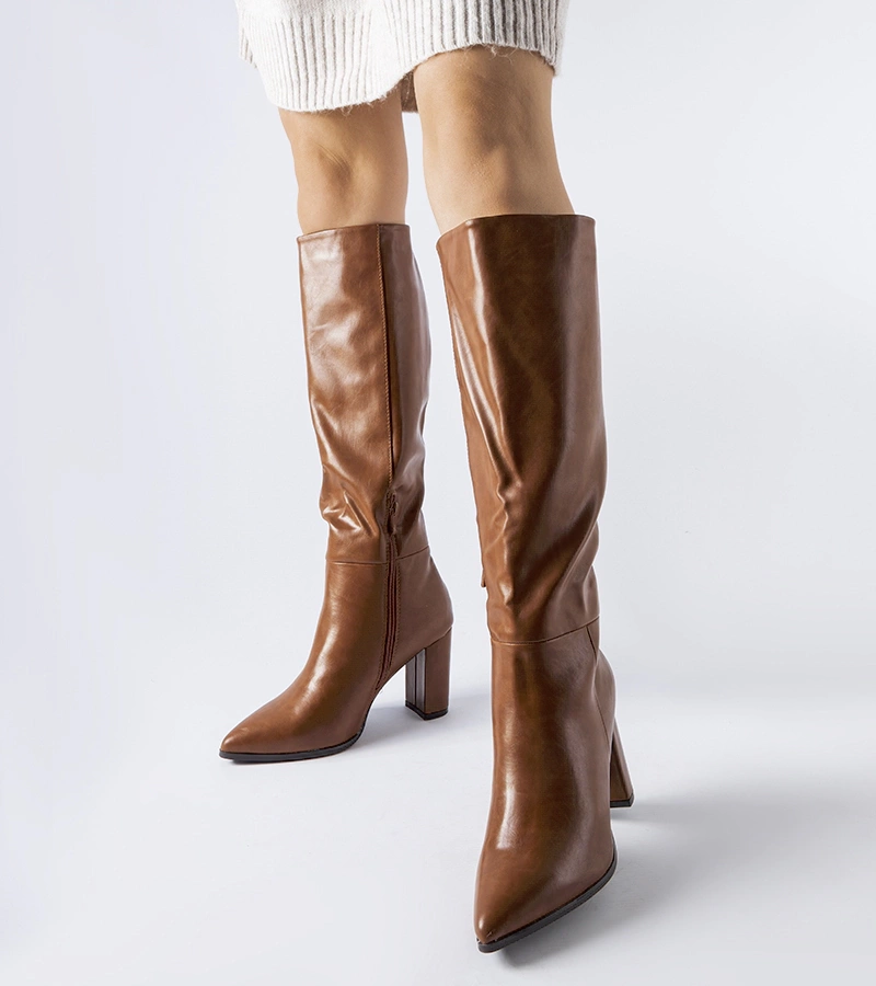 Brązowe kozaki na słupku Glassboro