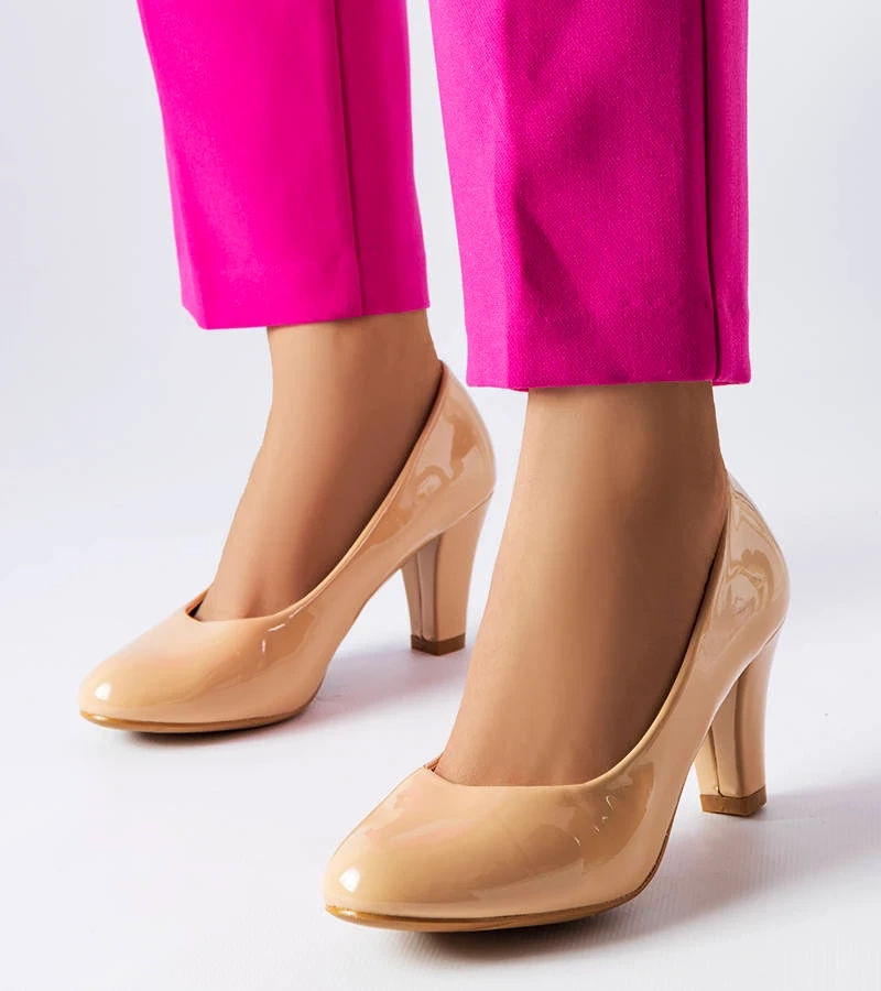 Beżowe lakierowane czółenka Burkett