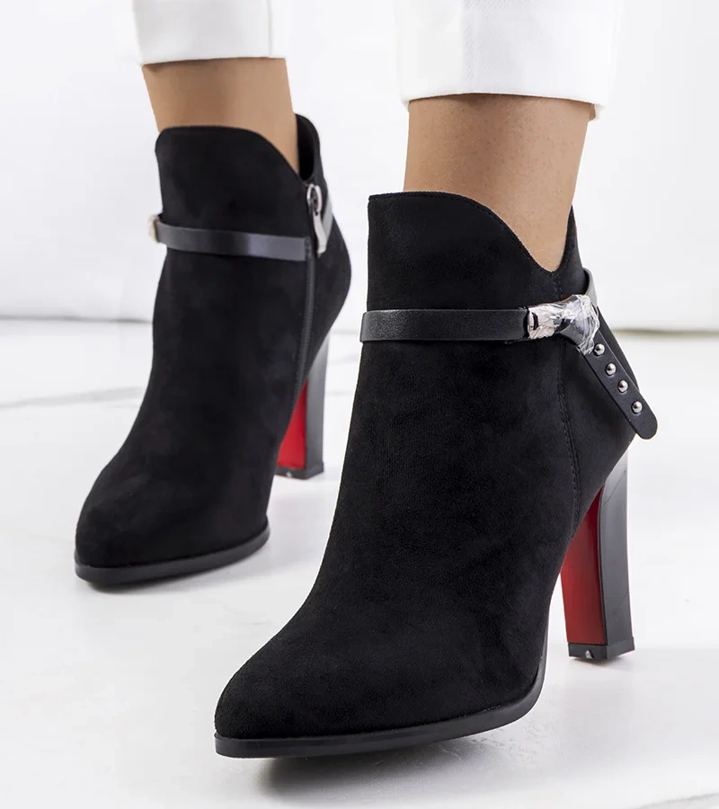 Czarne botki na obcasie Deshi