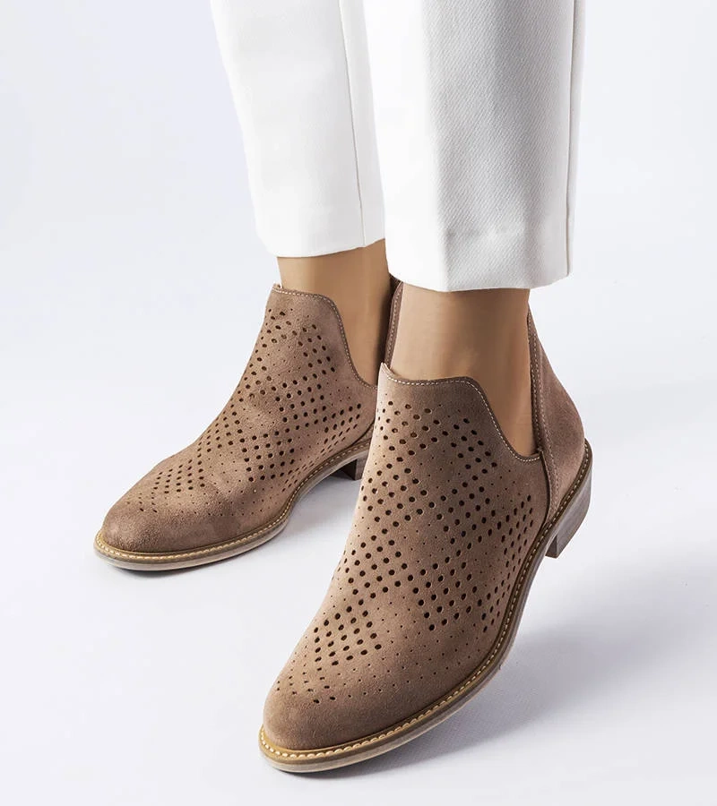 Brązowe ażurowe botki skórzane Karino