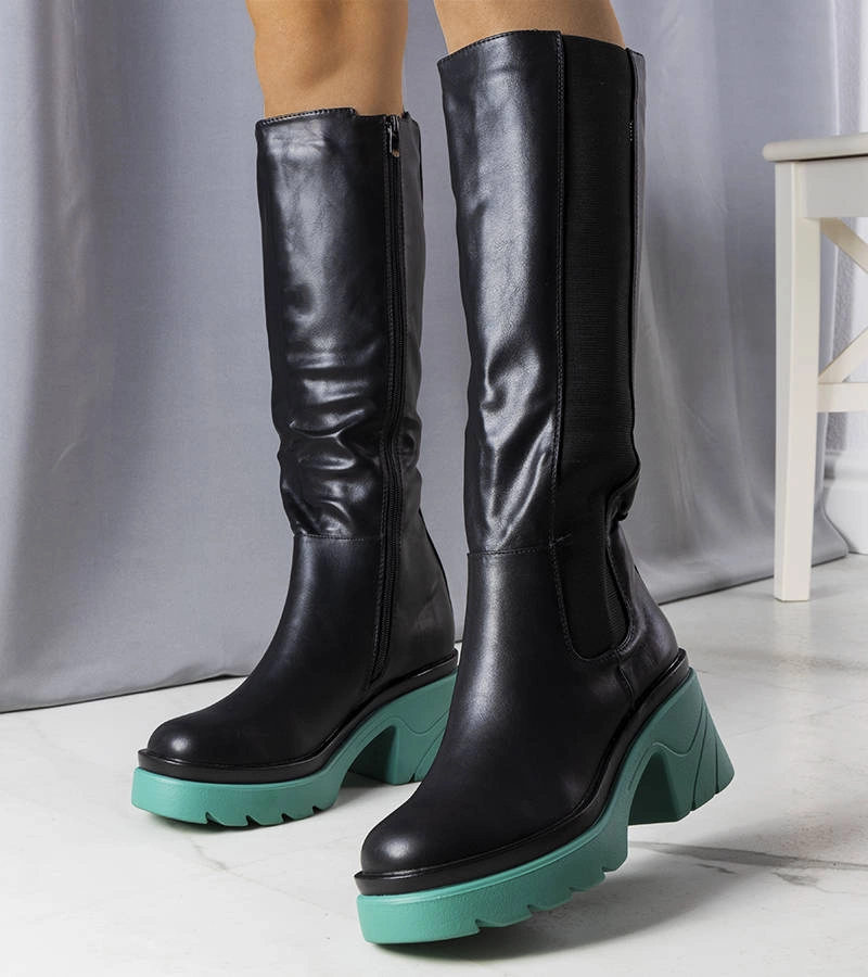 Czarne kozaki na niebieskiej podeszwie Charla