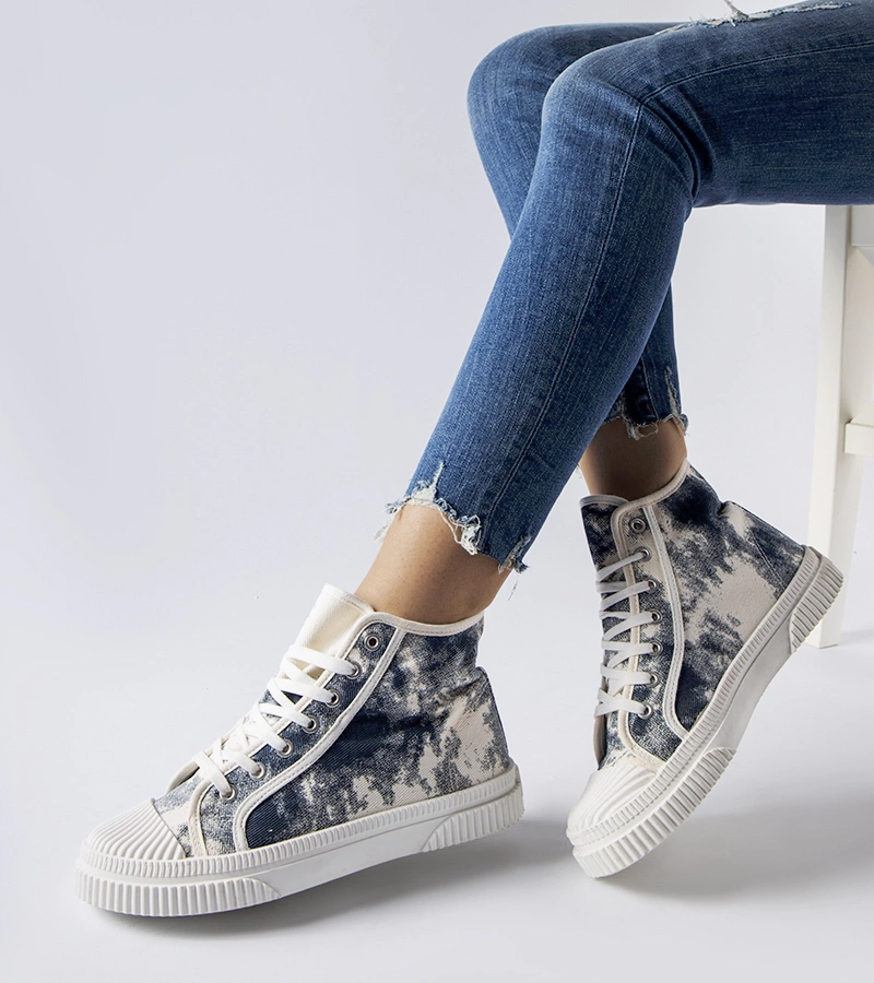 Granatowe trampki z przetarciami Turistico