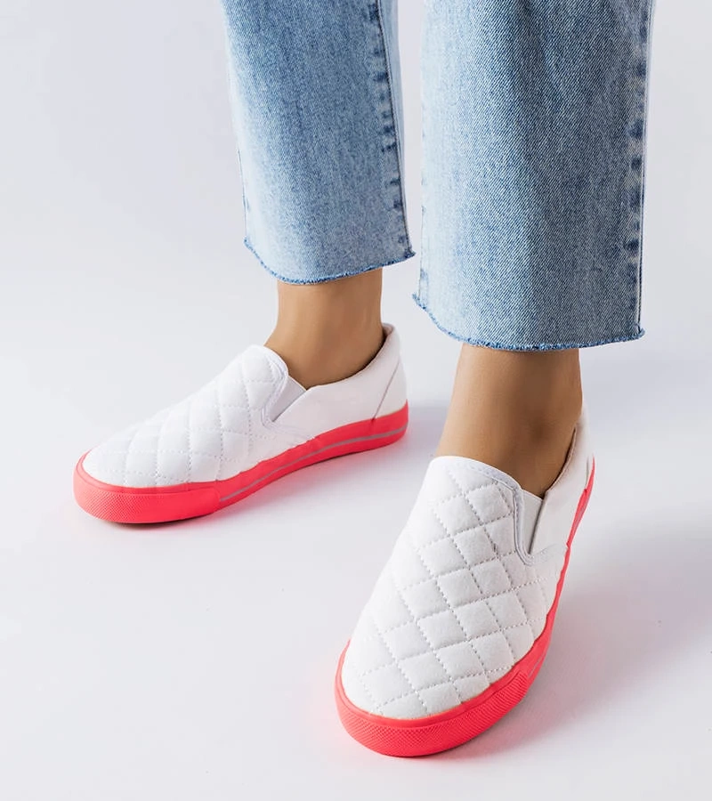 Białe pikowane tenisówki wsuwane Balsamo