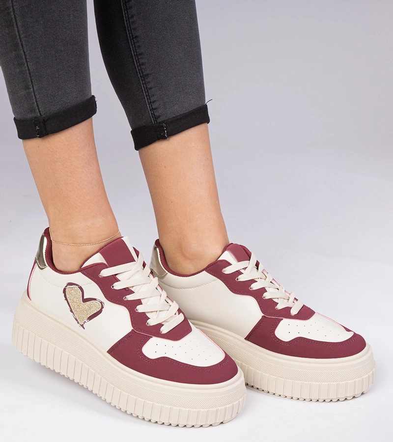 Bordowe sneakersy damskie z brokatowym serduszkiem Laira