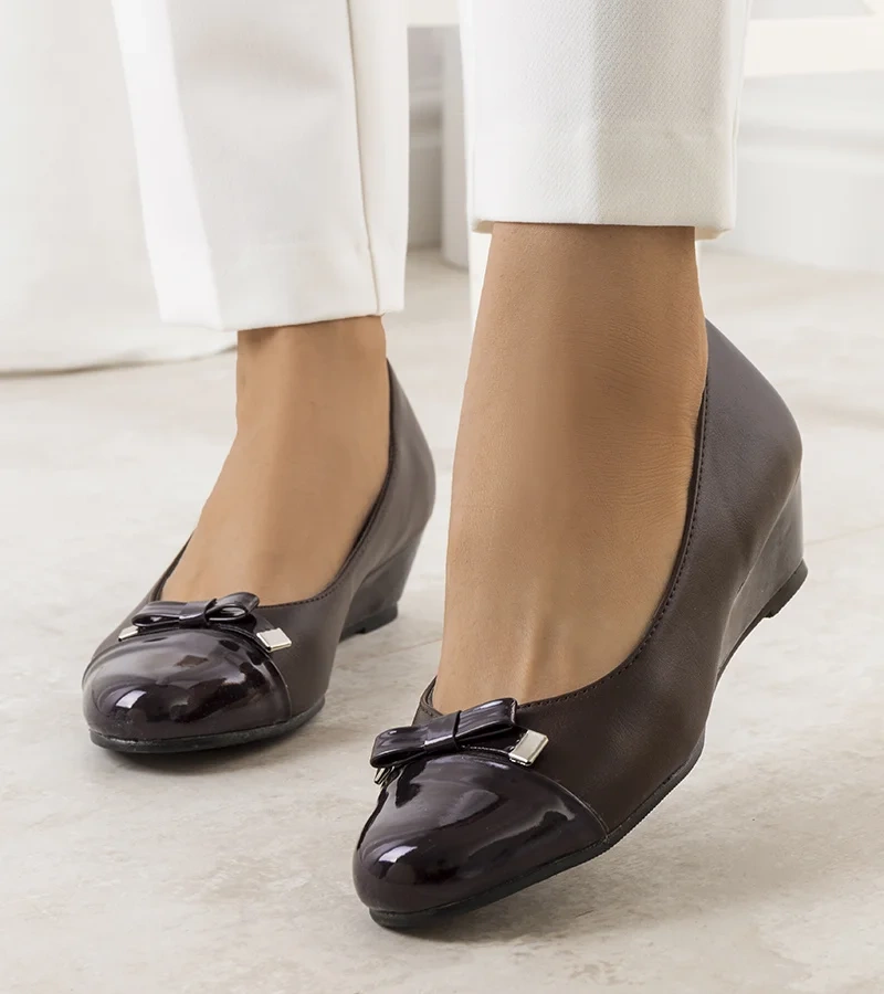 Brązowe czółenka na koturnie Cavalcanti