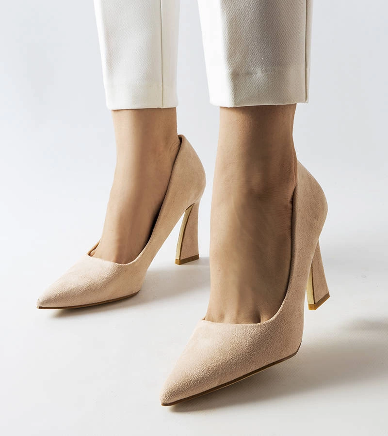 Beżowe czółenka na asymetrycznej szpilce Linda