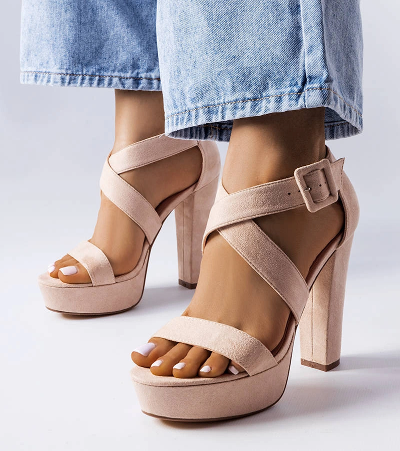 Beżowe sandały na słupku Sevier