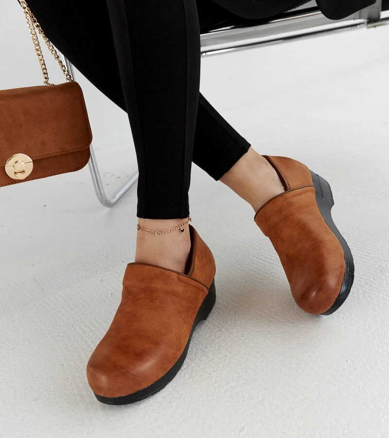 Brązowe półbuty na platformie Montoro - ciepły brąz