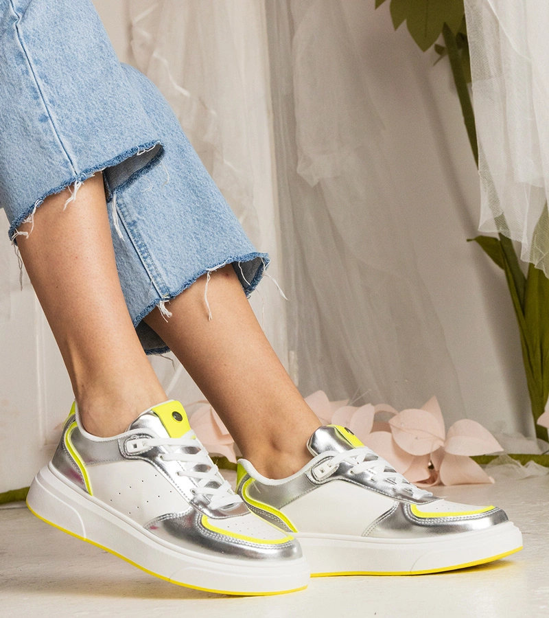 Srebrne sneakersy damskie z neonowym dodatkiem Zorra