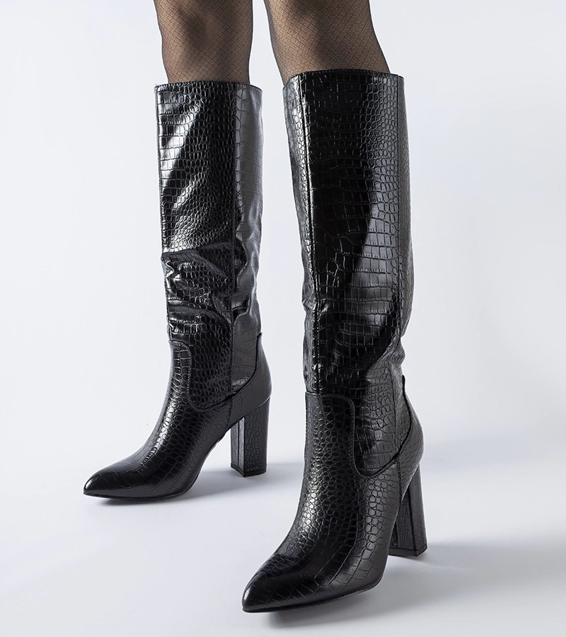 Czarne kozaki z tłoczeniem na słupku Facino