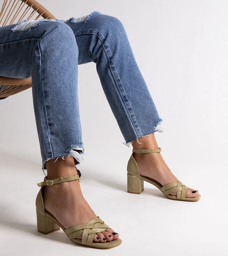 Zielone sandałki na słupku Wajda