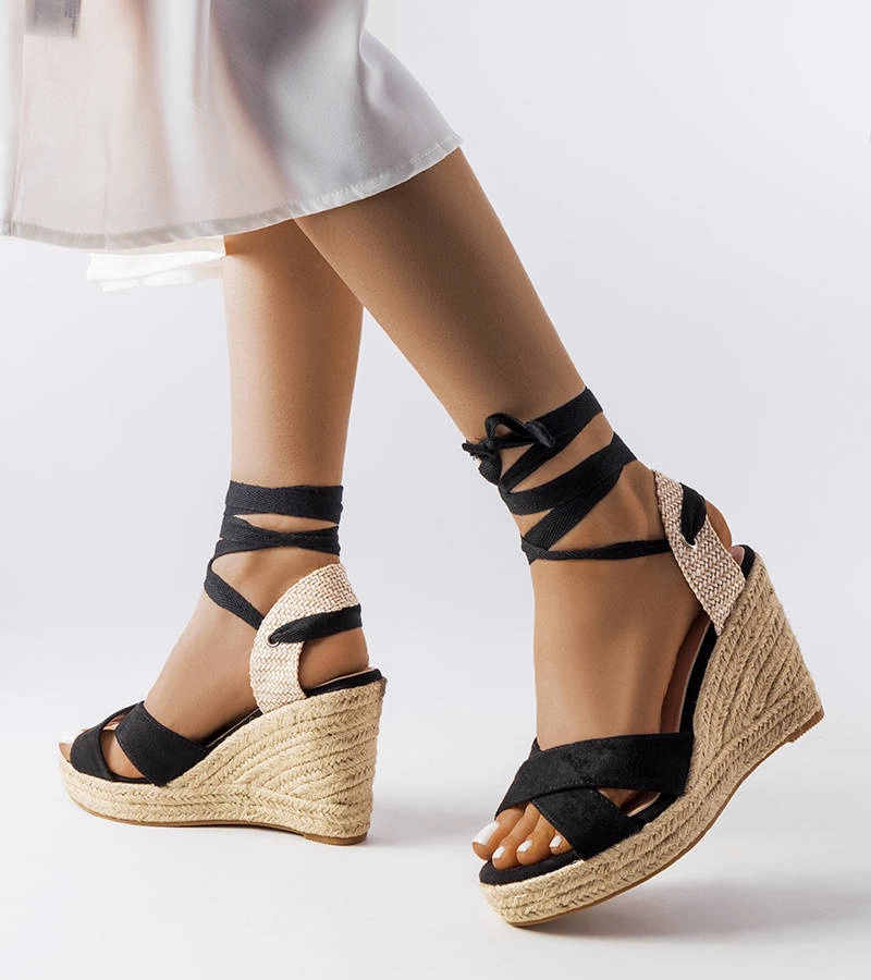 Czarne espadryle na koturnie Reviloa