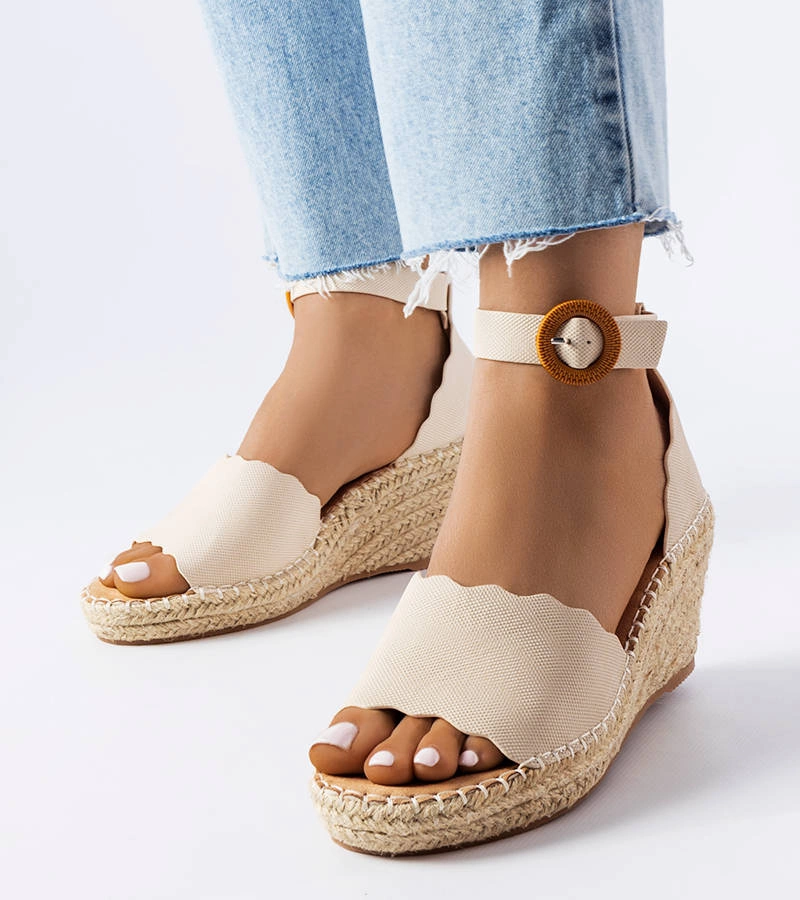 Beżowe espadryle na koturnie Turcotte