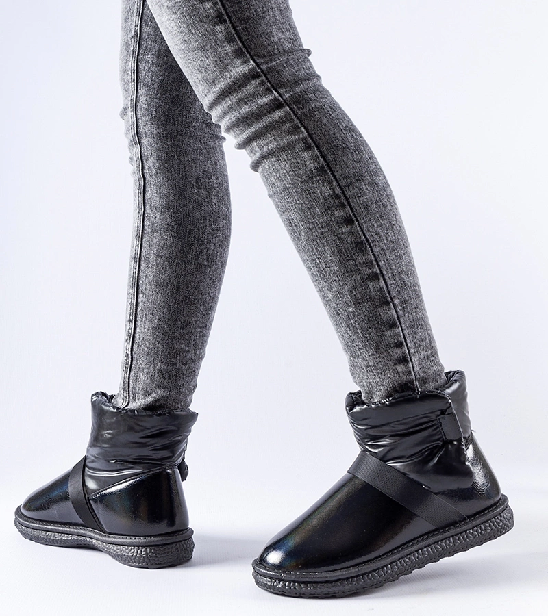 Czarne połyskujące krótkie śniegowce Delaune