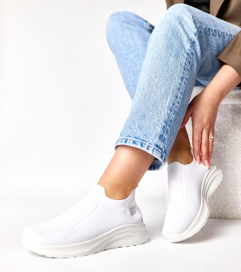 Białe sneakersy materiałowe wsuwane Gaia