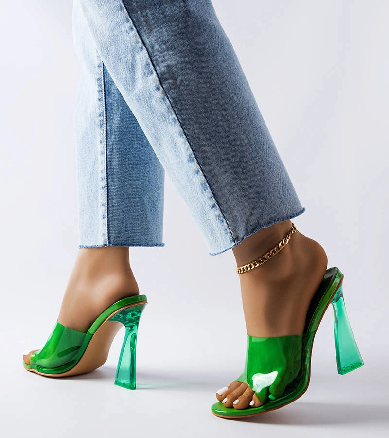 Zielone transparentne klapki na słupku Clichy