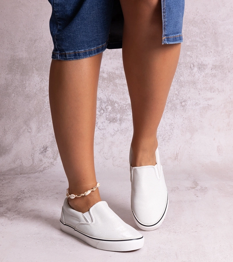 Białe błyszczące tenisówki Sheliana