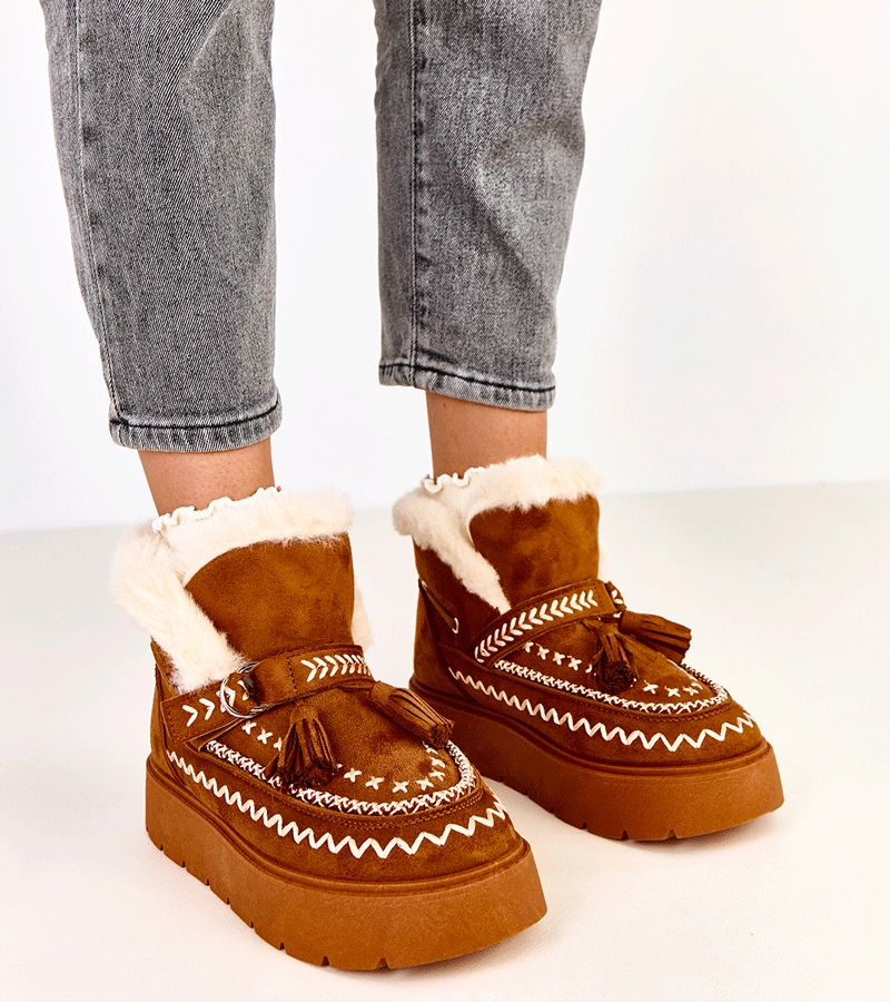 Brązowe śniegowce na platformie z frędzlami Maurisa