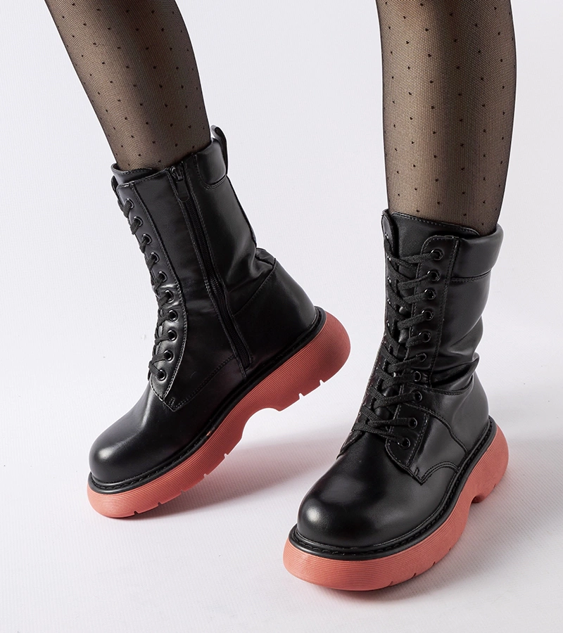 Czarne ocieplane glany z różową podeszwą Beata