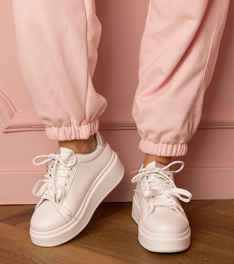 Biało-srebrne sneakersy sportowe na platformie Kler