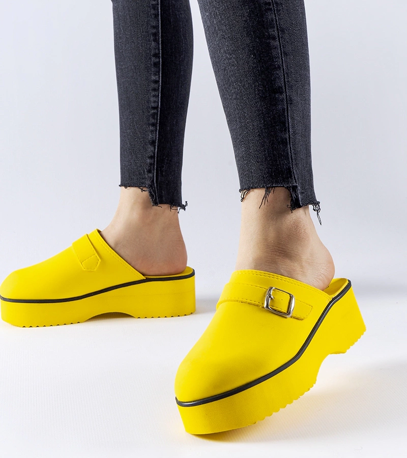 Żółte klapki typu chodaki na platformie Lang