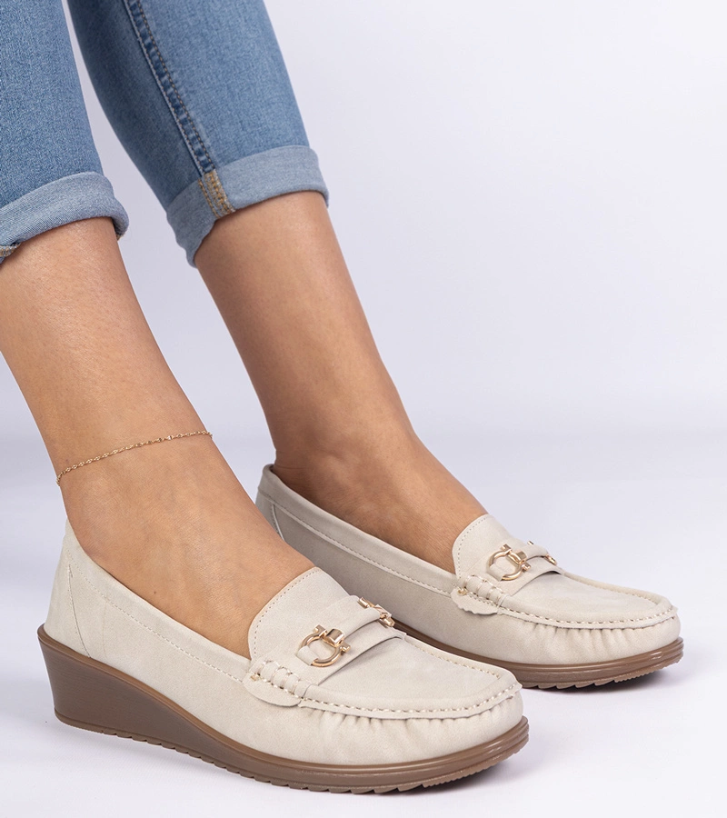 Beżowe mokasyny damskie na koturnie Sameri