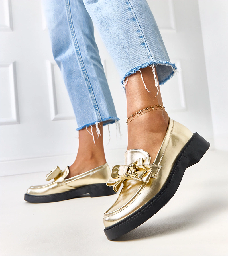 Złote mokasyny z kokardką i misiem Teriwa